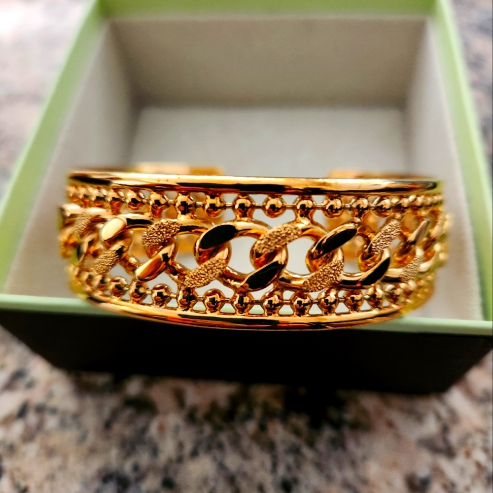 Gold bracelet